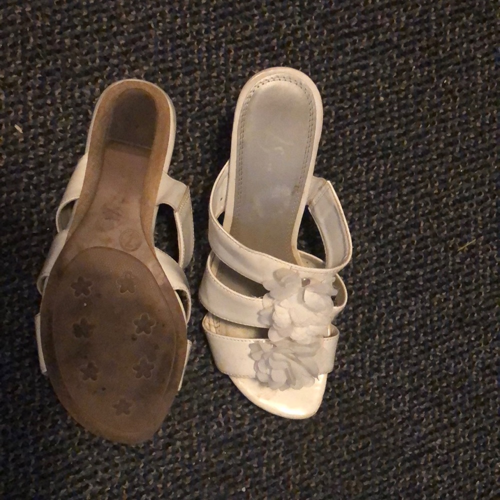 White wedges